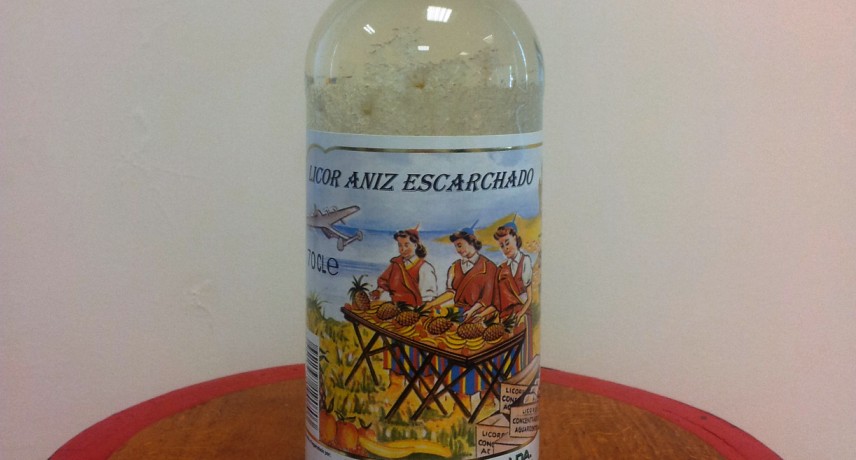 licor-aniz-escarchado-15 Drinks You Must Try in Madeira Island